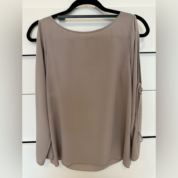 Aritzia Blouse - Picture 1 of 1